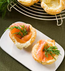 Tartaletas de cebolla con salmón