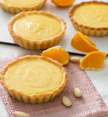 Tartaletas de almendra con crema de naranja