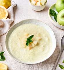 Crema fría de melón y manzana al aroma de limón y menta