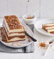 Semifrio de chocolate e avelã