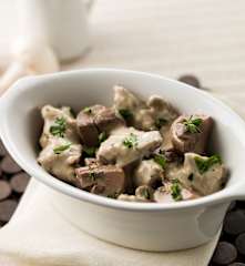 Estofado de carne en salsa de mostaza y champiñones