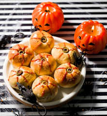 Olhos de queijo e azeitona