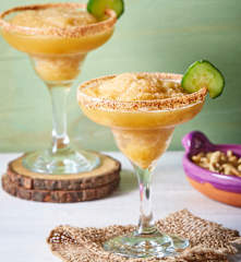 Margarita de pepino y chile piquín