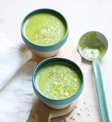 Soupe de petits pois, épinards et amandes