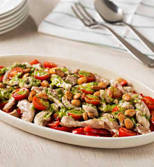 Ensalada de morrones y pollo con almendras