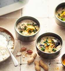 Vinete în sos de nucă de cocos și arahide cu orez basmati