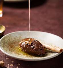 Cremoso de chocolate con aceite de oliva y escamas de sal