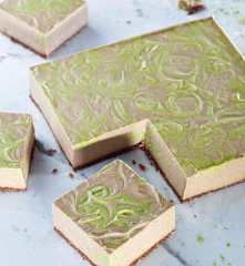 Hindistan Cevizli Kakaolu ve Matchalı Raw Vegan Pasta
