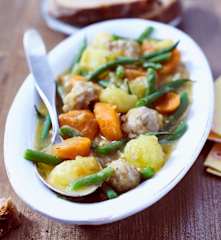 Bohnen-Möhren-Eintopf mit Fleischklößchen