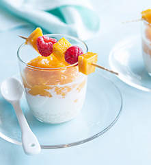Postre de tapioca y mango