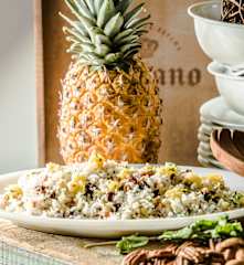 Rýžový salát s ananasem a ořechy