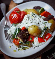 Veganes Zaziki mit Dampfgemüse