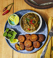 Falafel di fagioli con crema di melanzane piccante
