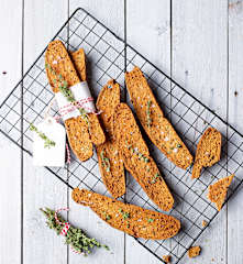Biscotti de aceitunas y tomillo