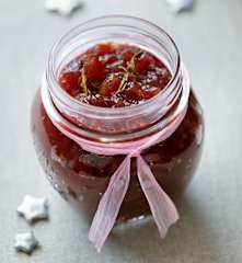 Chutney de canneberge au romarin