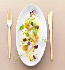 L'œuf comme une omelette soufflée, émulsion noisettes, vinaigrette jaune aux herbes fraîches - Eric Guérin