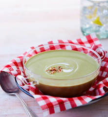 Crema de espinacas con nuez