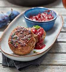 Wildfrikadellen mit Pflaumenkompott