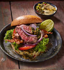 Chivito (Entrecôte-Sandwich)