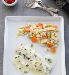 Φασόλια βραστά με λαδολέμονο και ψάρι