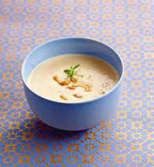 Vellutata di pollo e anacardi