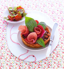 Tartelette mozzarella-fleur de jambon d'Aoste