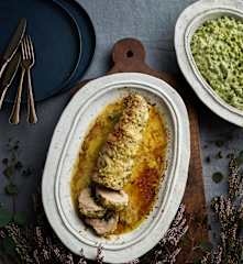 Rolo de borrego recheado e ervilhas