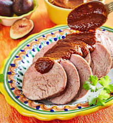 Filete de res con salsa de higos y chile pasilla