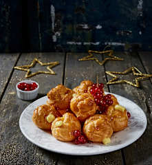 Bignè glassati con crema pasticcera al profumo d'arancia