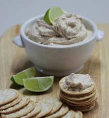 Tuňákový dip s vlašskými ořechy