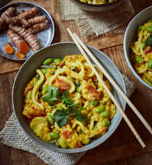 Kurkuma-Linsen-Curry mit Udonnudeln