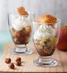 牛奶脆片佐香滑可可淋醬配手工蘋果醬