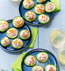 Tarama maison, toasts de concombre