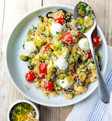 Salade de quinoa, tomates, pois chiches et mozza