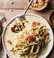 Spätzle with Asparagus and Wild Garlic Cream Sauce