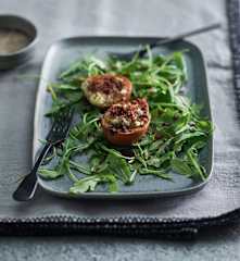 Salada morna de pera com queijo e bacon