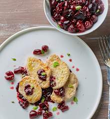 Scaloppine di maiale con salsa alle ciliegie