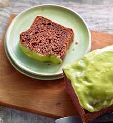 Plumcake al cioccolato con crema di avocado