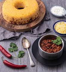 Chilli with corn bread