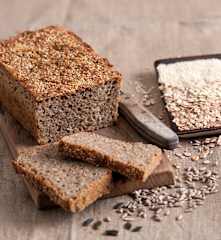 Chleb pszenno-żytni na zakwasie z pięcioma ziarnami