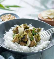 Ensalada pesto de berenjena salteada con arroz
