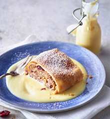 Quitten-Cranberry-Strudel