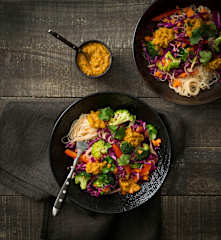 Satay noodle salad