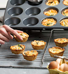 Miniquiches de espárragos y queso brie