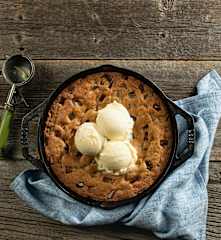 Skillet Chocolate Chip Cookie