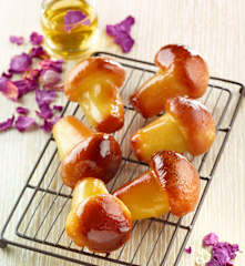 Babà alle rose (di Luca Montersino)