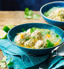Boulettes de lieu en bouillon thaï