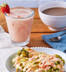 Crema de champiñón, pollo gratinado y agua tropical TM6