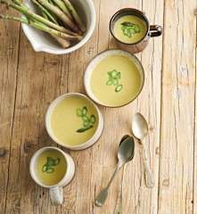 Sopa fria de milho e espargos laminados