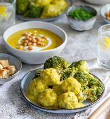 Zupa krem i pulpety z indyka w sosie